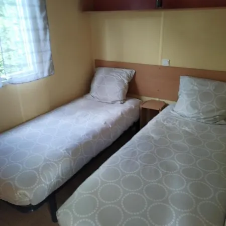 Mobil-home Coin De Paradis En Cote D'opale Sur Terrain Prive Et Sa Caravane Hermelinghen